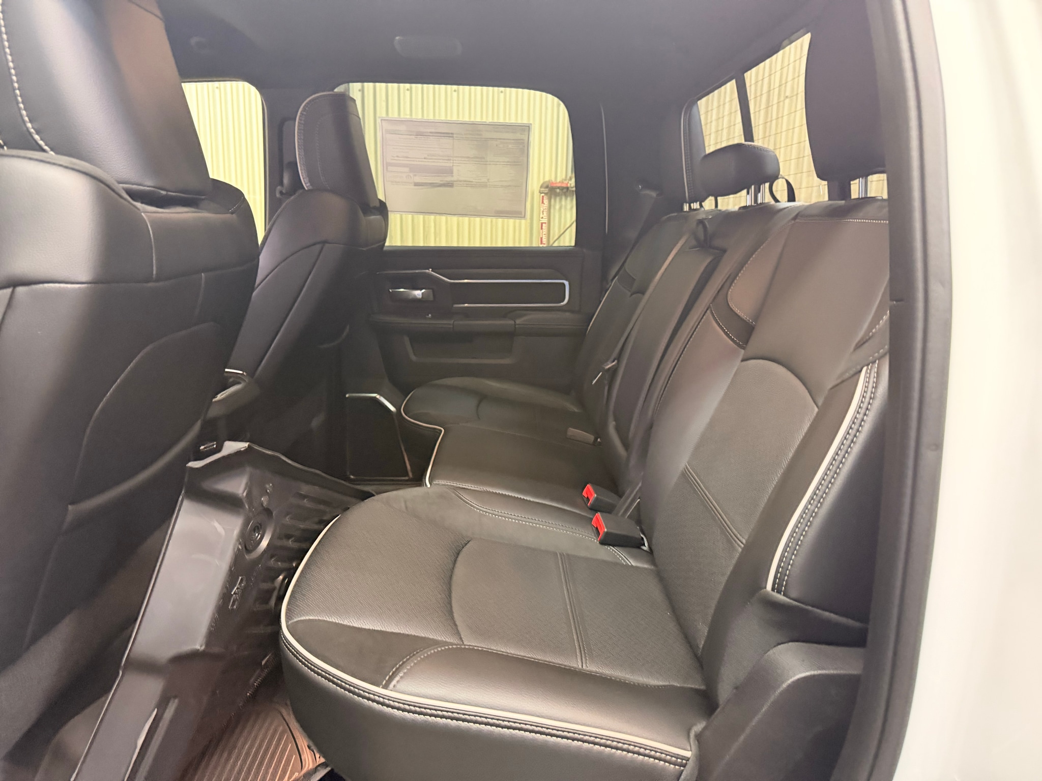 2026 RAM 3500 Laramie - Photo 18