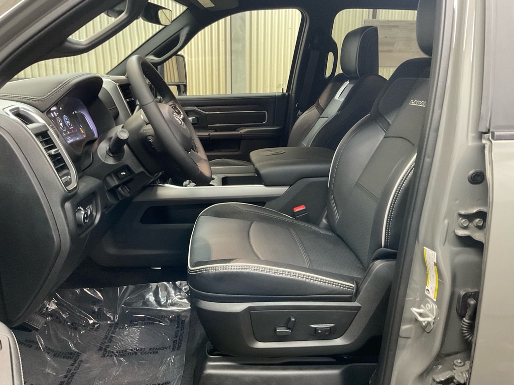2026 RAM 3500 Laramie - Photo 10