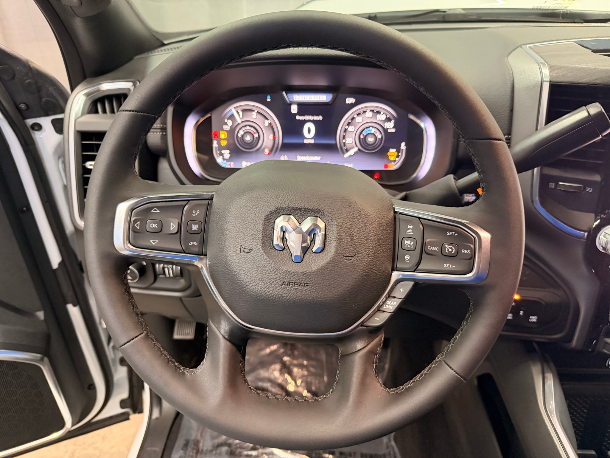 2026 RAM 3500 Laramie - Photo 14