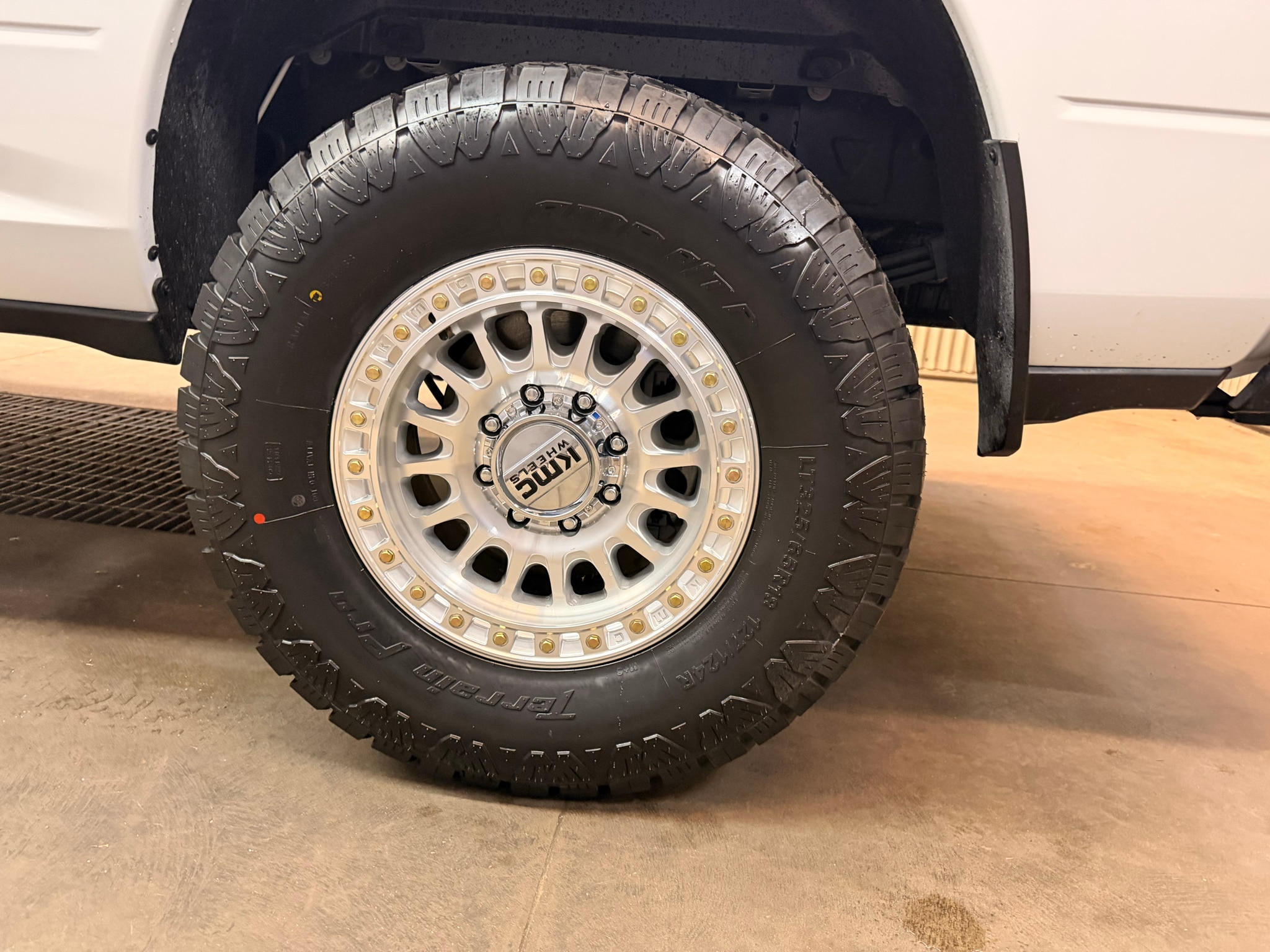 2026 RAM 3500 Laramie - Photo 9