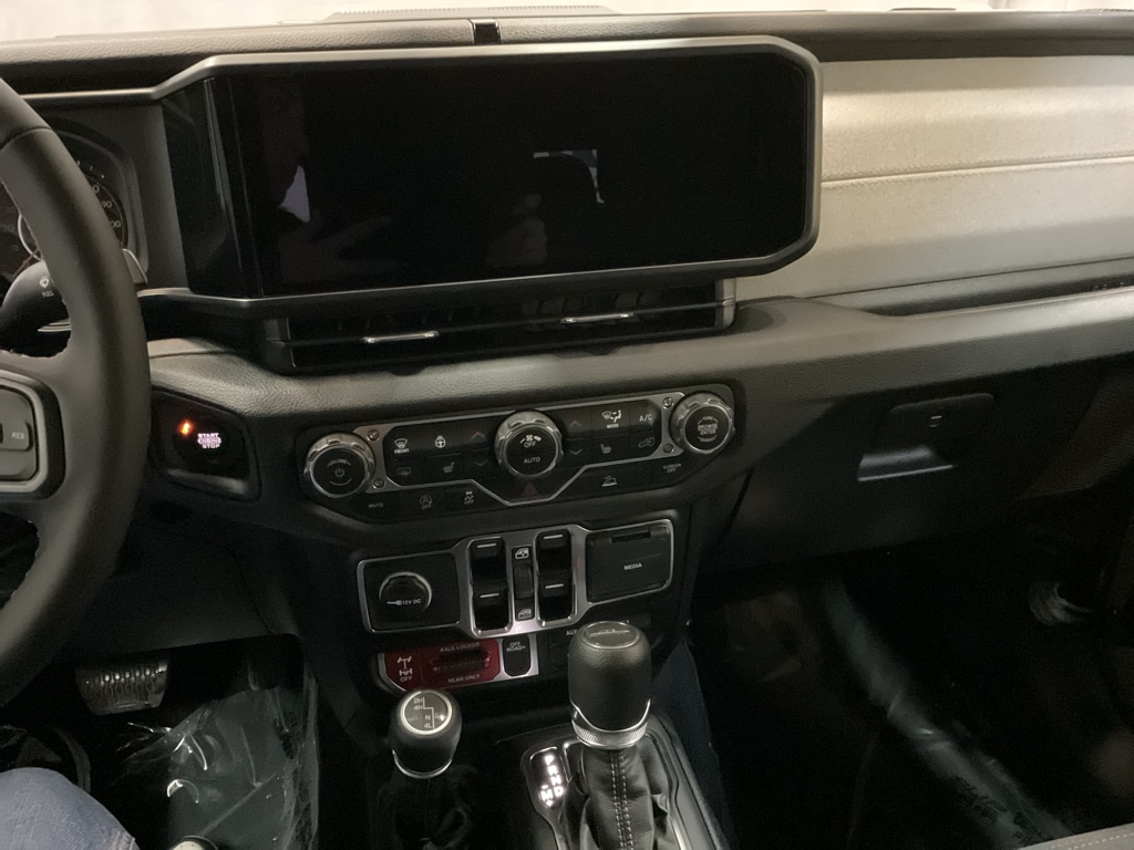 2025 Jeep Gladiator Willys - Photo 13