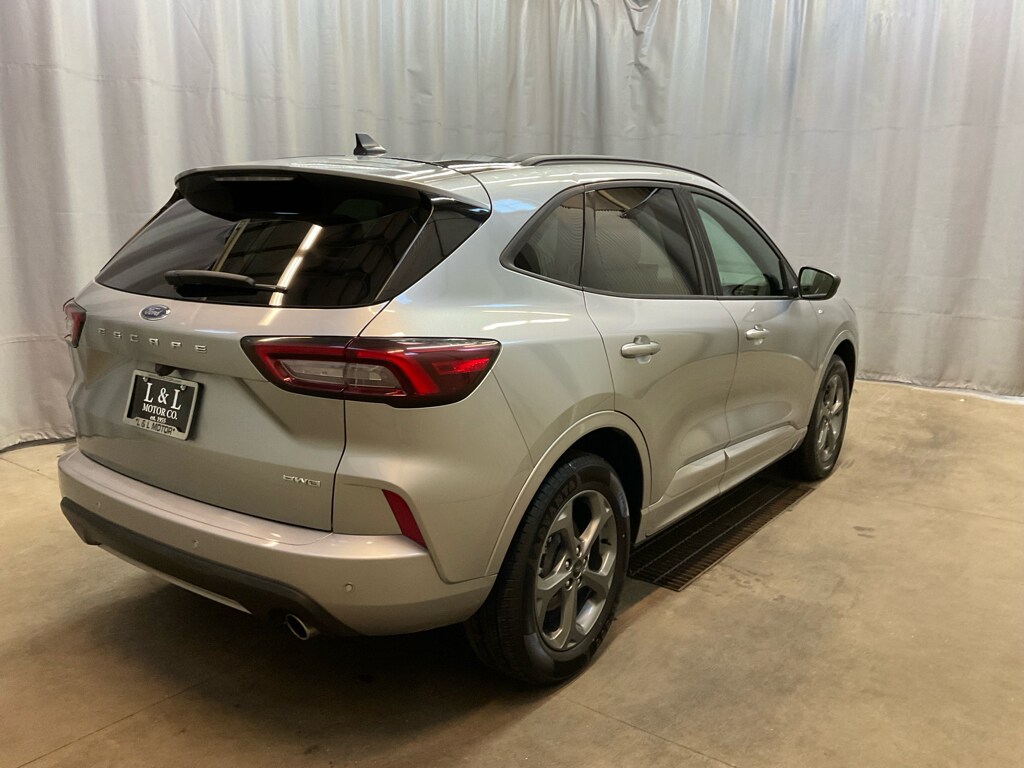 2024 Ford Escape ST-Line photo 4