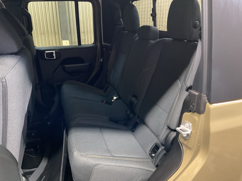 2025 Jeep Gladiator Willys - Photo 14