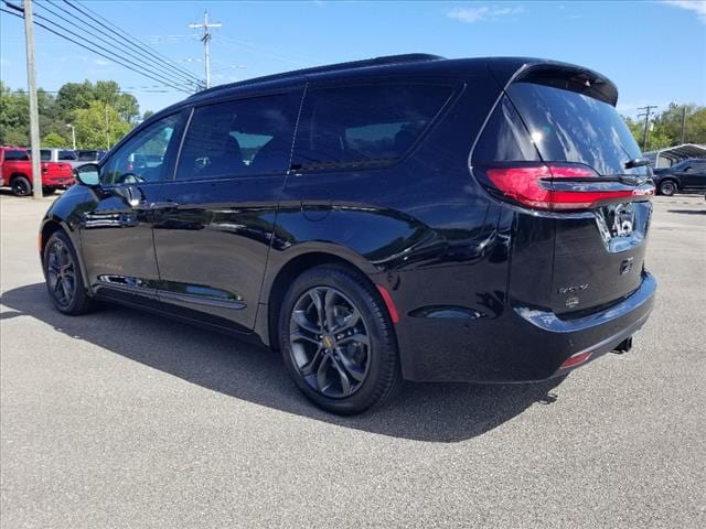 2024 Chrysler Pacifica TOURING L 3