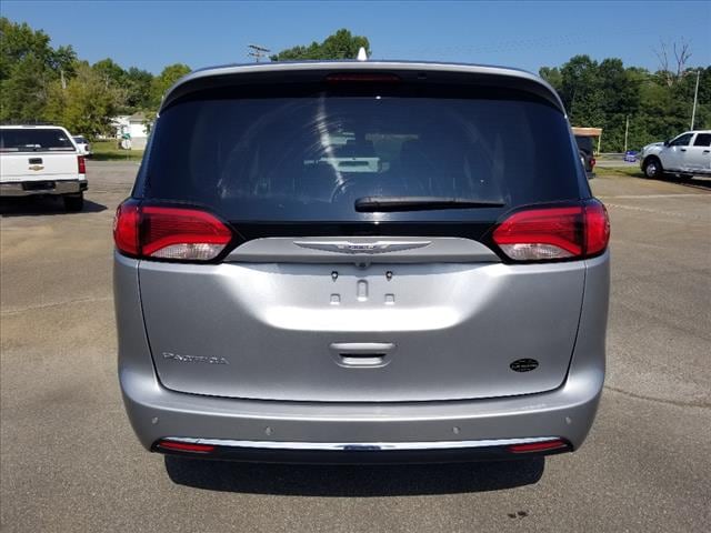 2020 Chrysler Pacifica Touring L 13