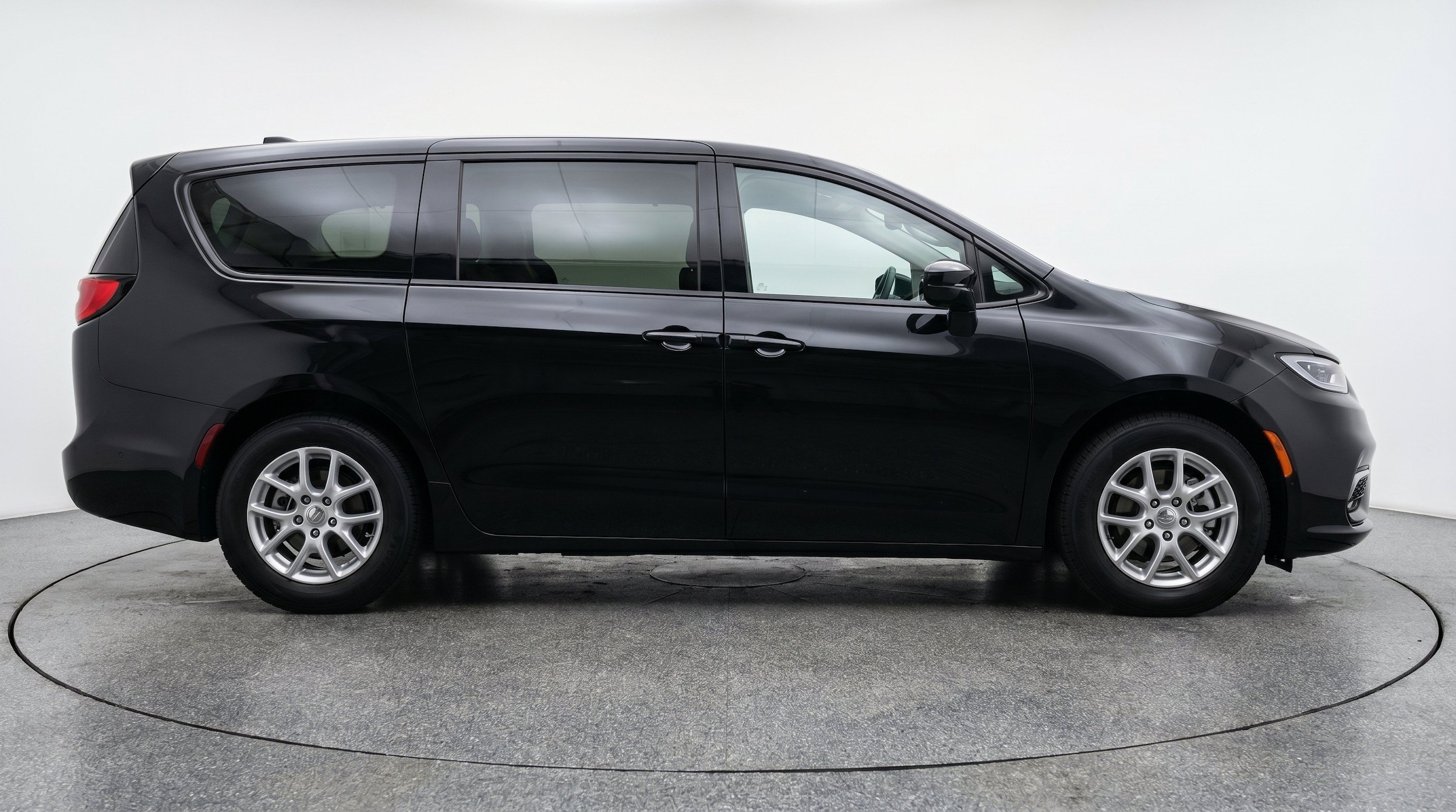 Thumbnail: 2024 Chrysler Voyager - 11
