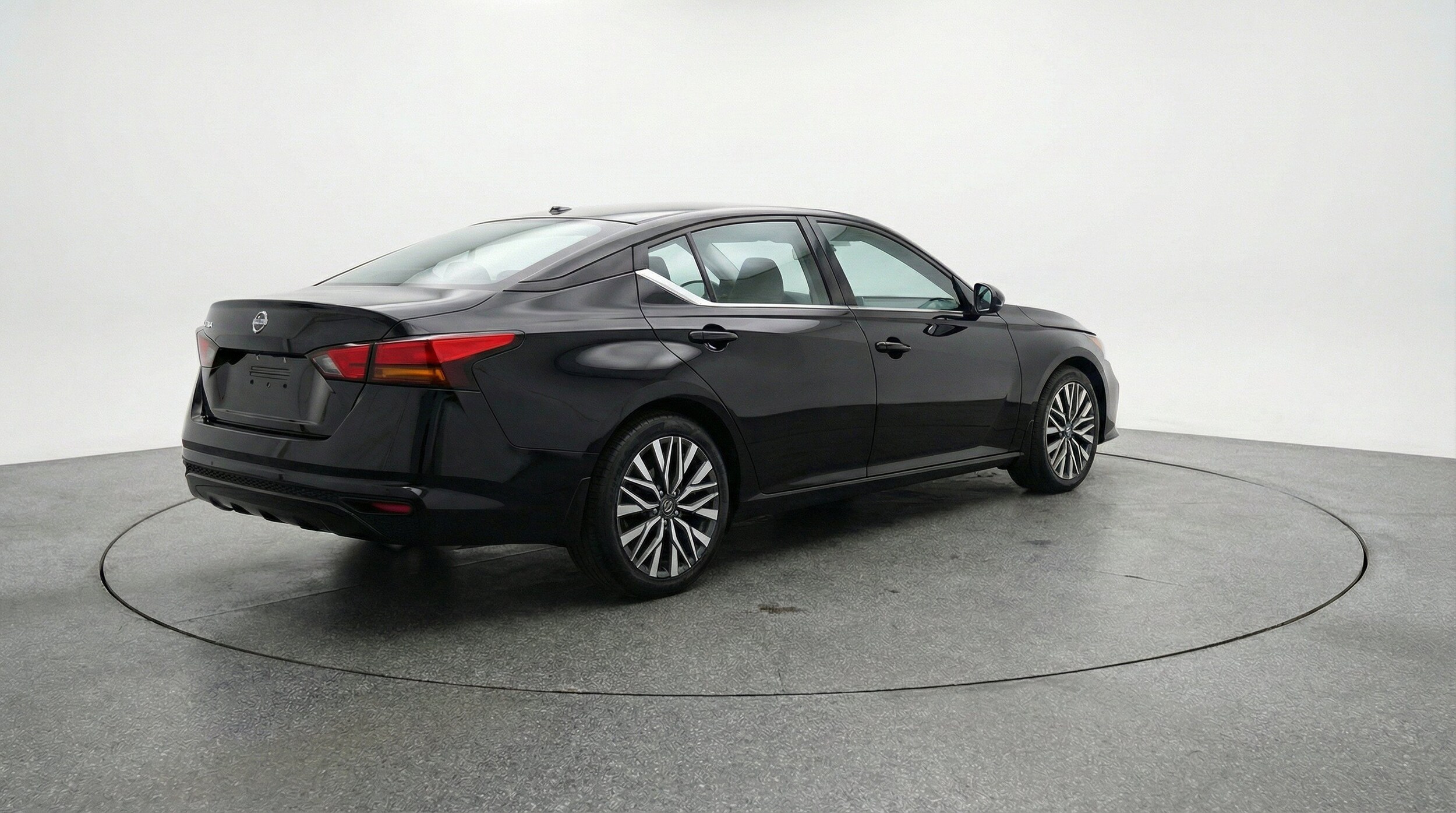 Thumbnail: 2025 Nissan Altima - 9