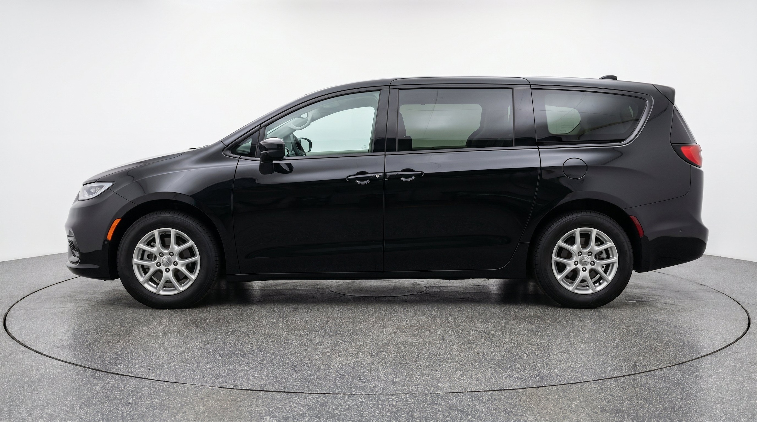 Thumbnail: 2024 Chrysler Voyager - 5