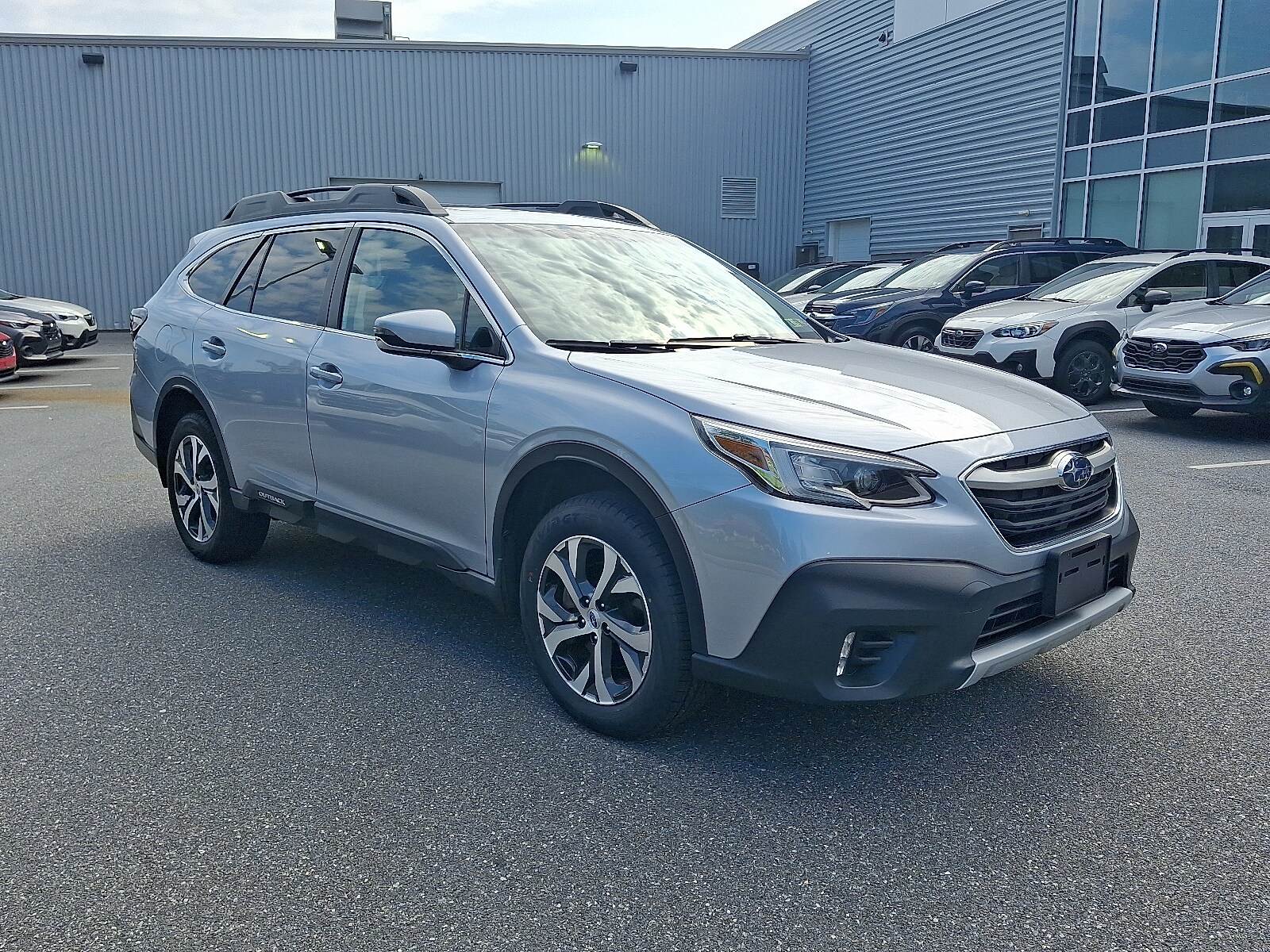 2022 Subaru Outback Limited photo 3
