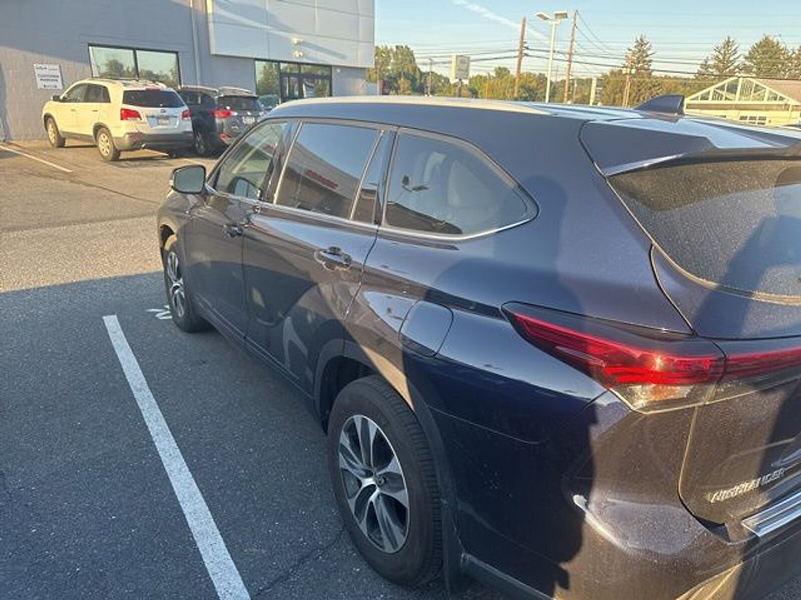 2022 Toyota Highlander XLE photo 2