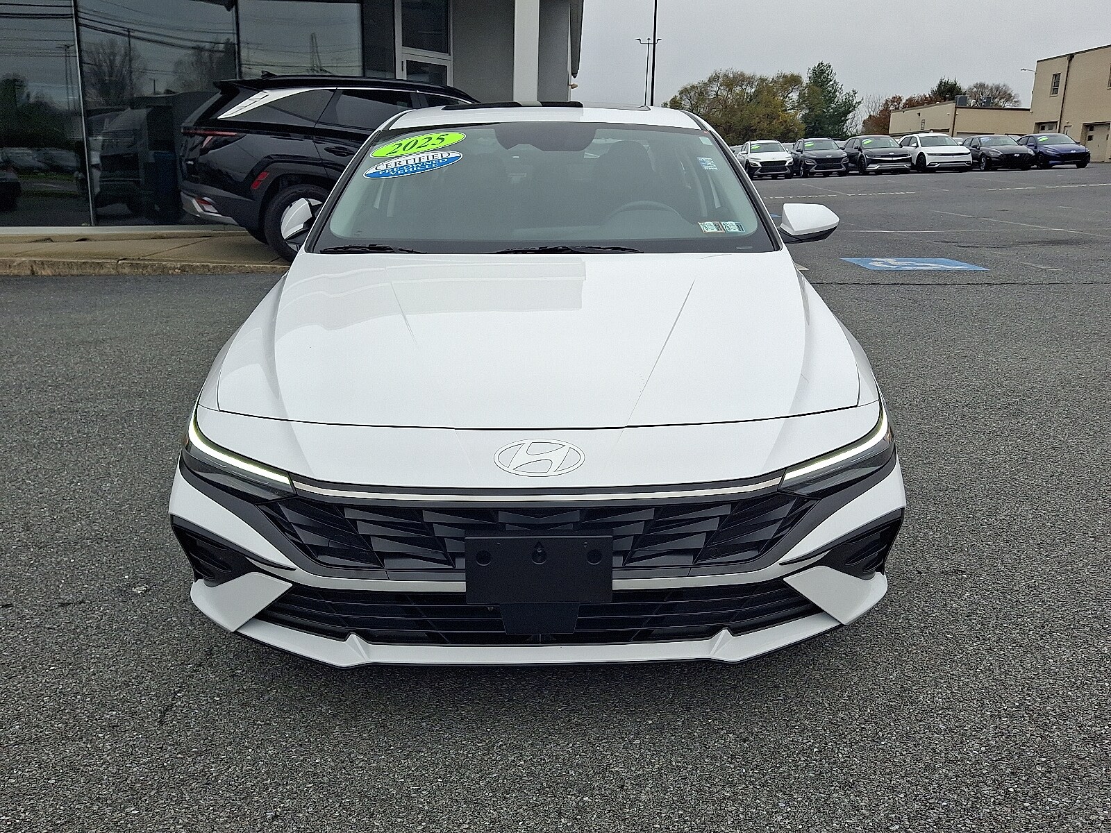 2025 Hyundai Elantra SEL Convenience photo 2