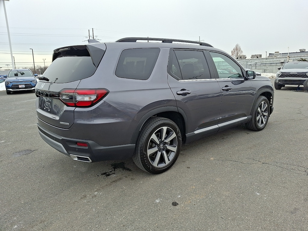 Used 2025 Honda Pilot Touring Sport Utility