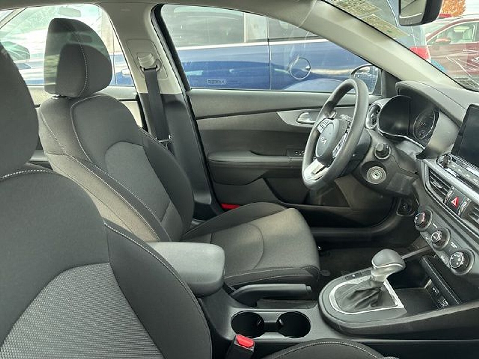 2023 Kia Forte LXS photo 3