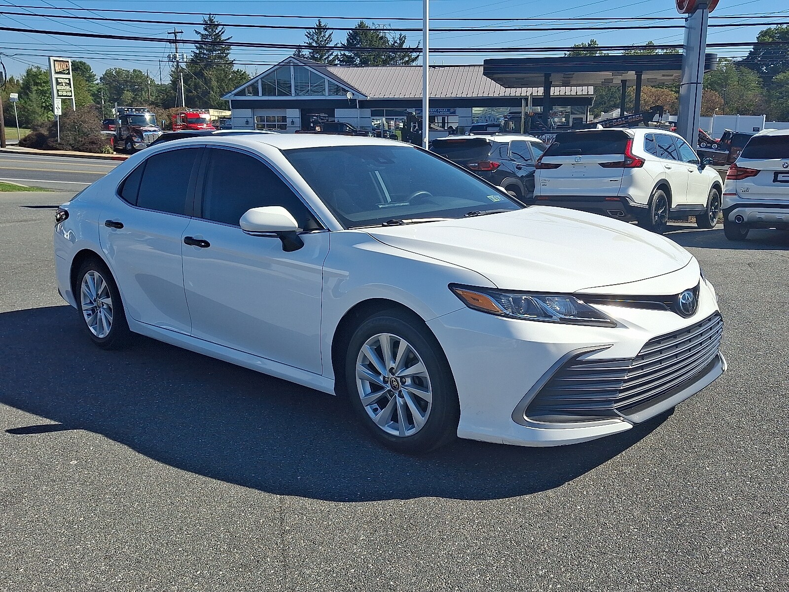 2023 Toyota Camry LE photo 3