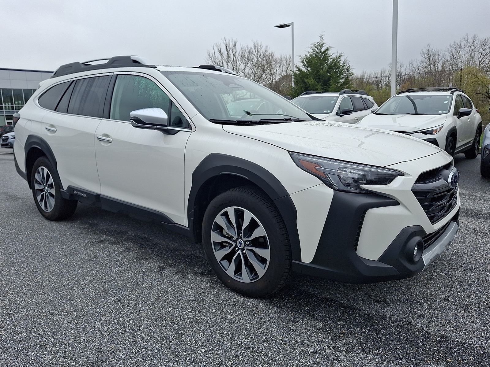 View vehicle photo 3