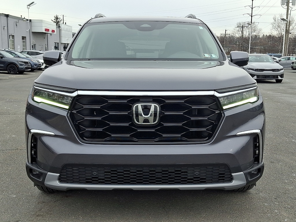 Used 2025 Honda Pilot Touring Sport Utility