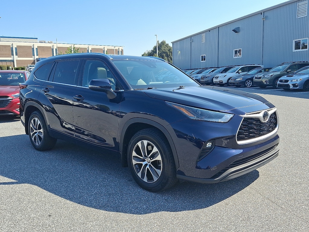 Used 2021 Toyota Highlander XLE Sport Utility