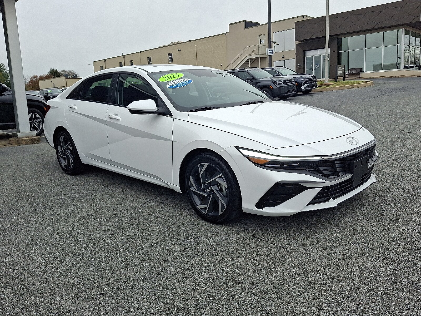 2025 Hyundai Elantra SEL Convenience photo 3