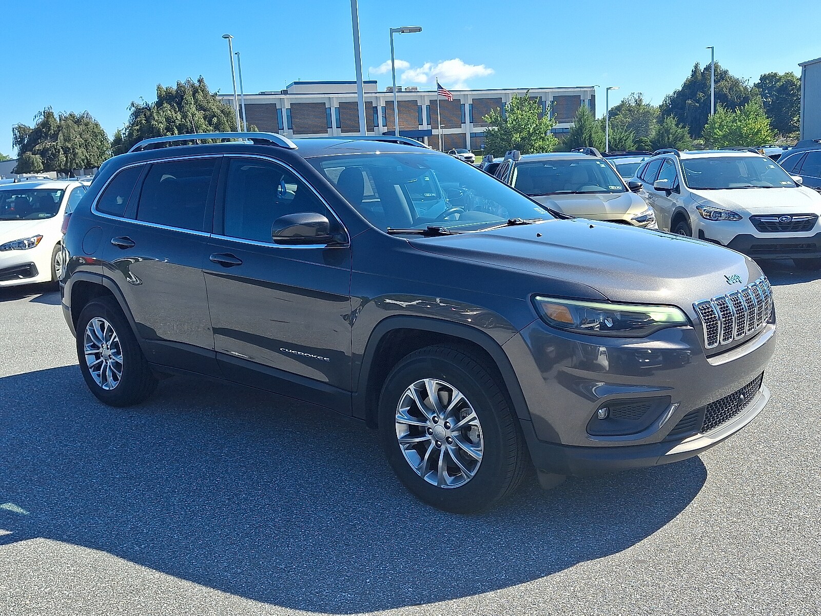 2021 Jeep Cherokee Latitude Lux photo 3