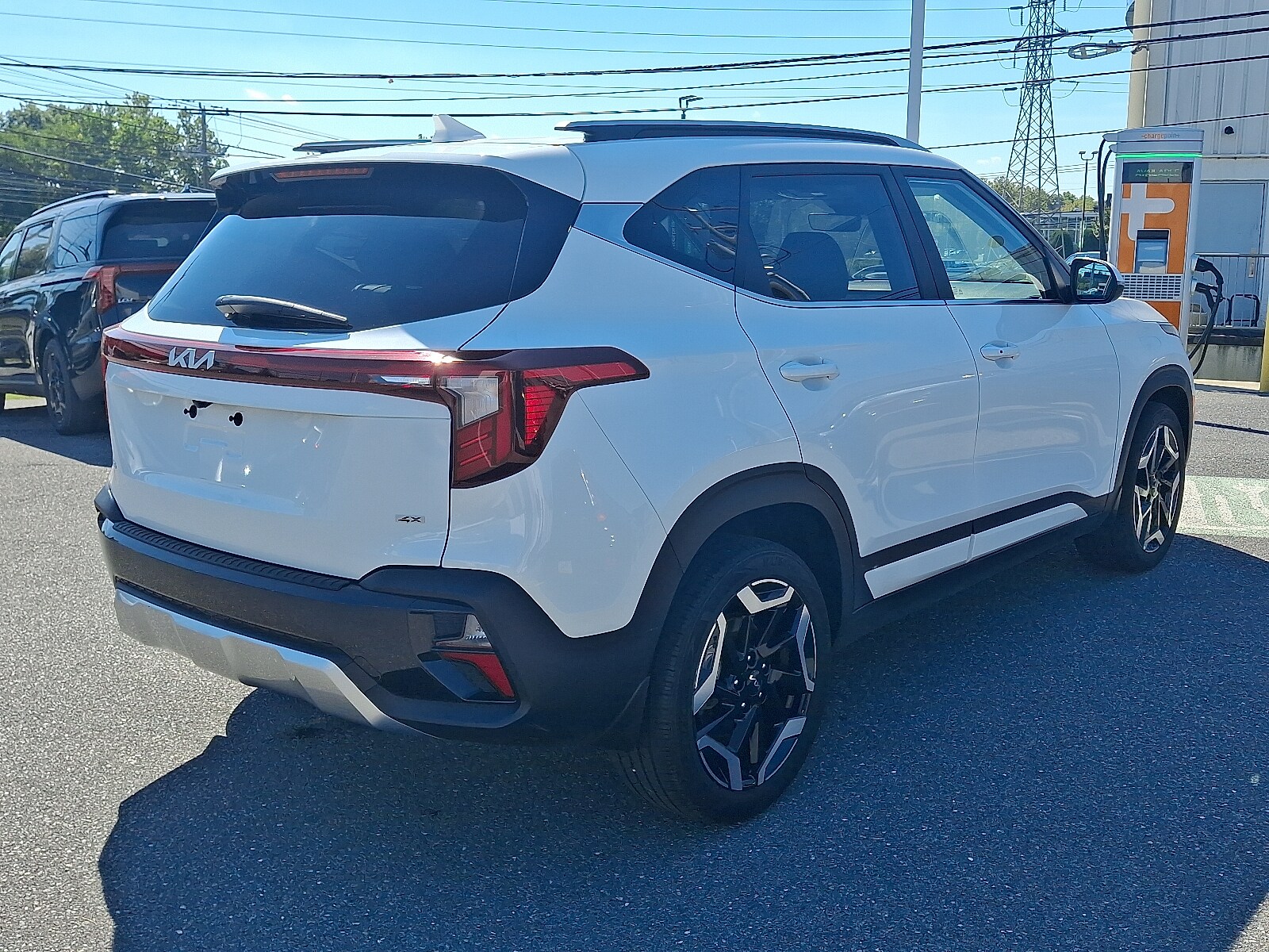2024 Kia Seltos SX photo 3