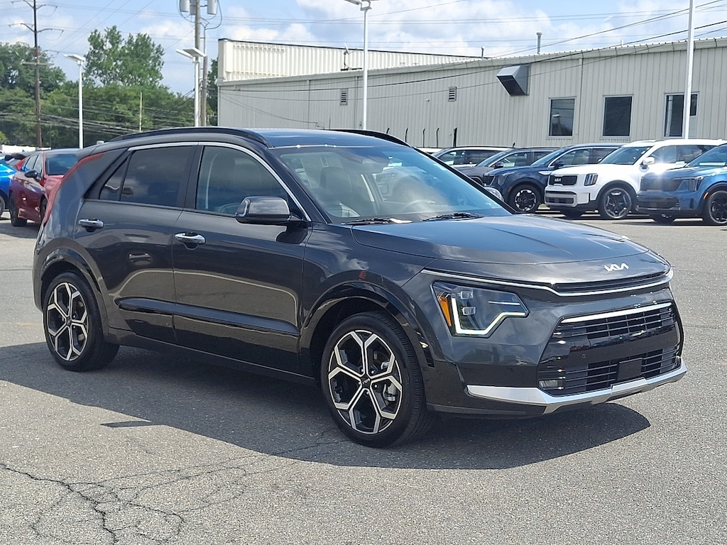 Used 2025 Kia Niro SX Touring Sport Utility