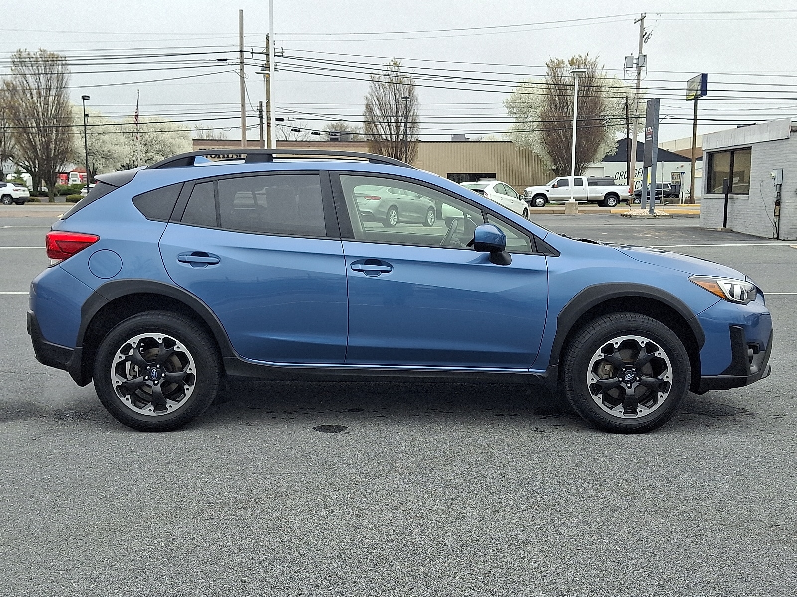 View vehicle photo 4