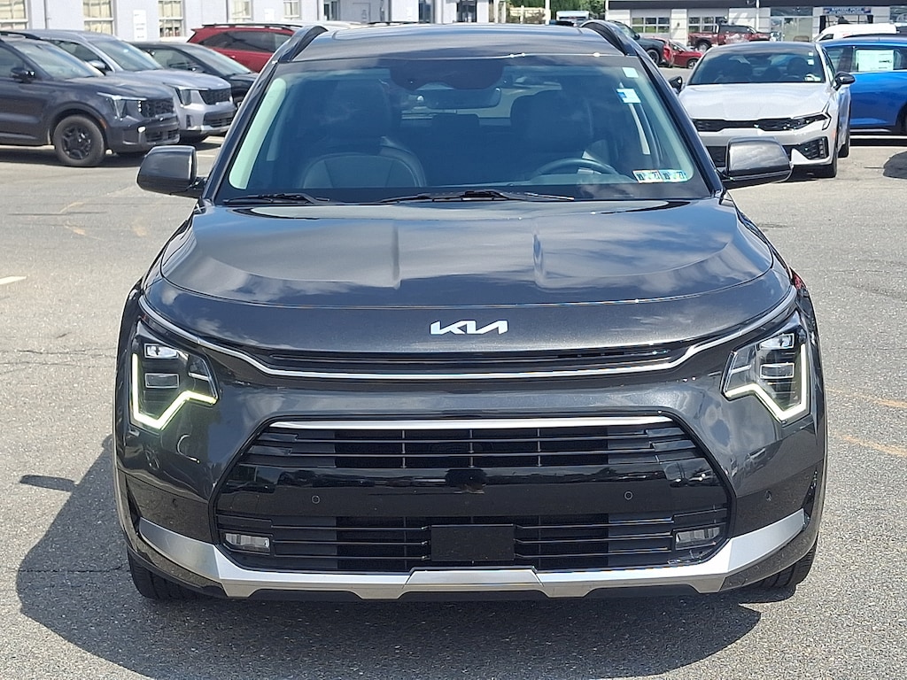 Used 2025 Kia Niro SX Touring Sport Utility