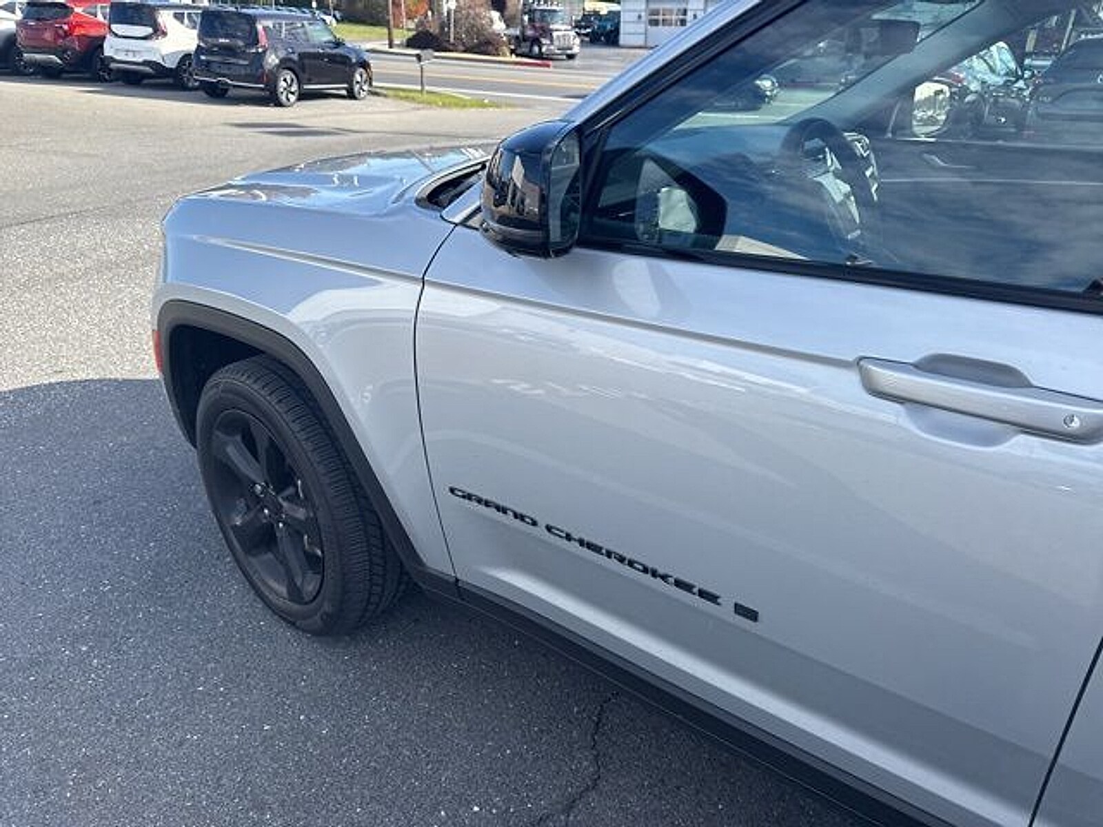 2023 Jeep Grand Cherokee Limited photo 2