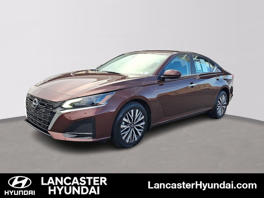 Used 2023 Nissan Altima SV Intelligent AWD Sedan