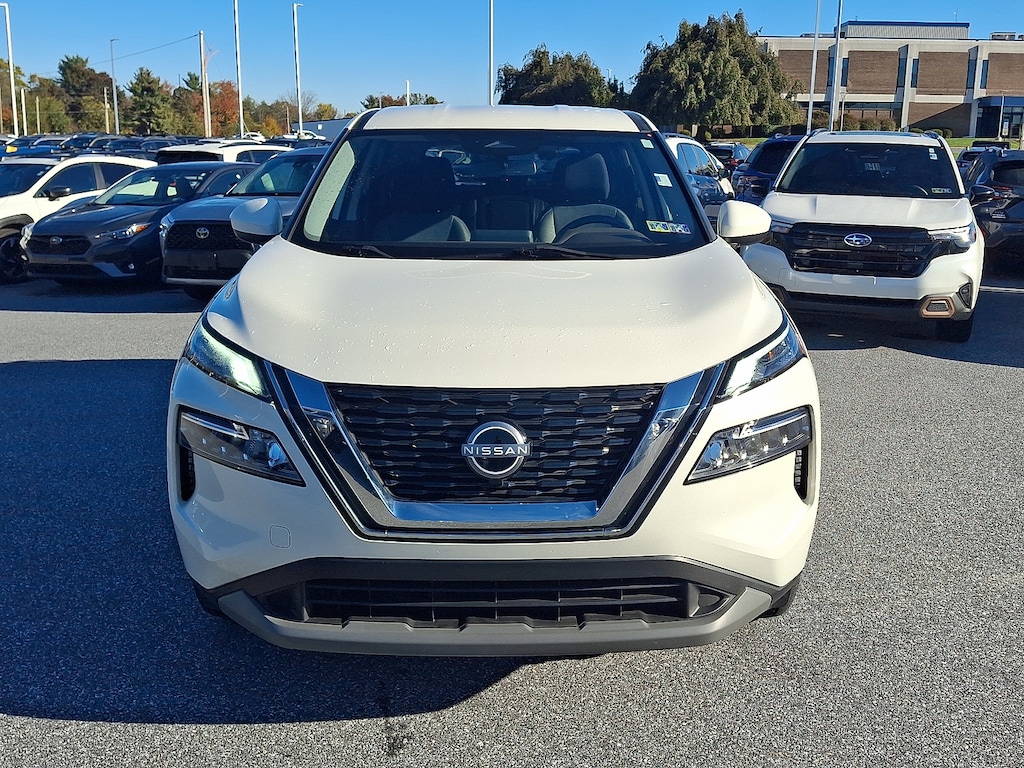 Used 2023 Nissan Rogue SV Intelligent AWD Sport Utility