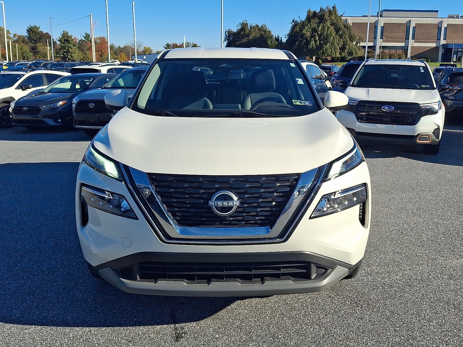 2023 Nissan Rogue SV AWD photo 2