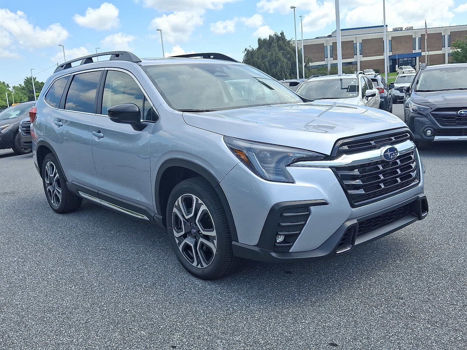 2025 Subaru Ascent Limited photo 2