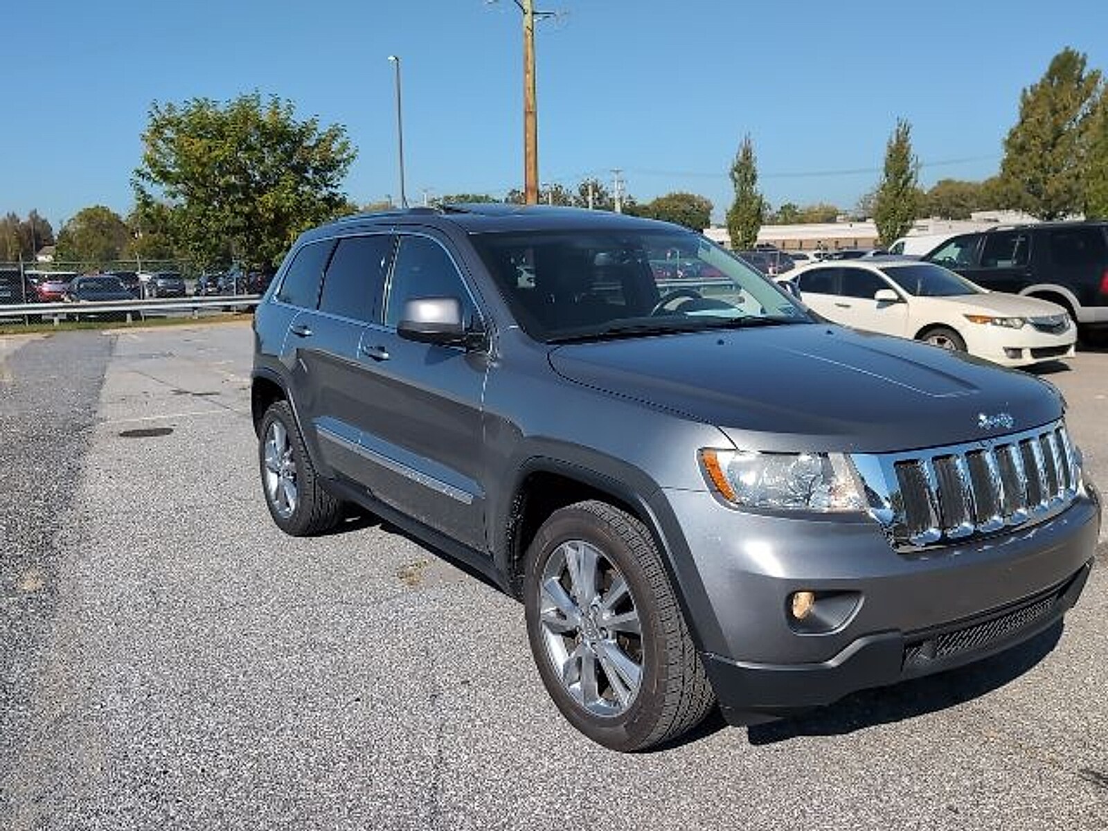 2013 Jeep Grand Cherokee Laredo photo 2