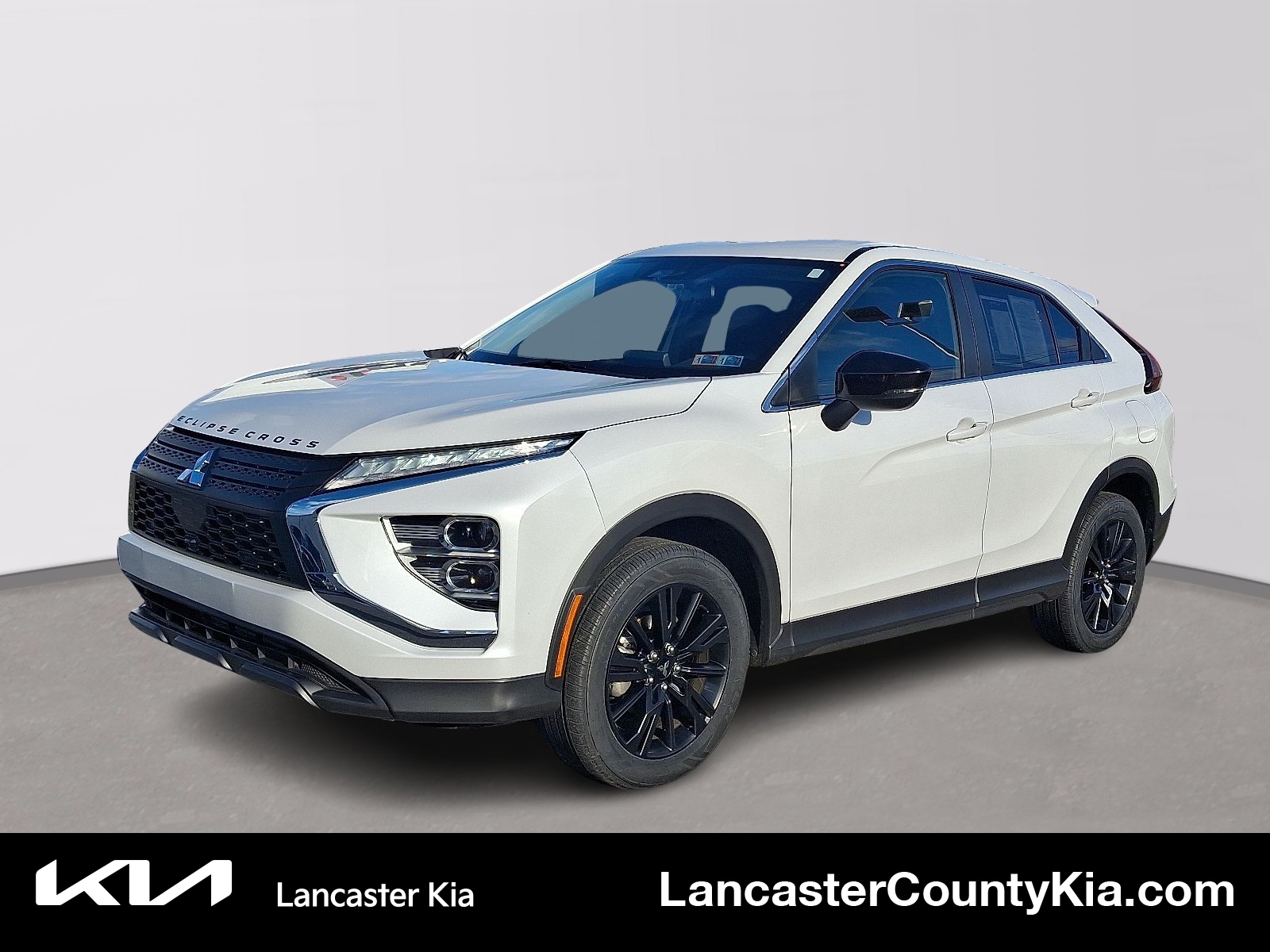 2023 Mitsubishi Eclipse Cross LE's photo