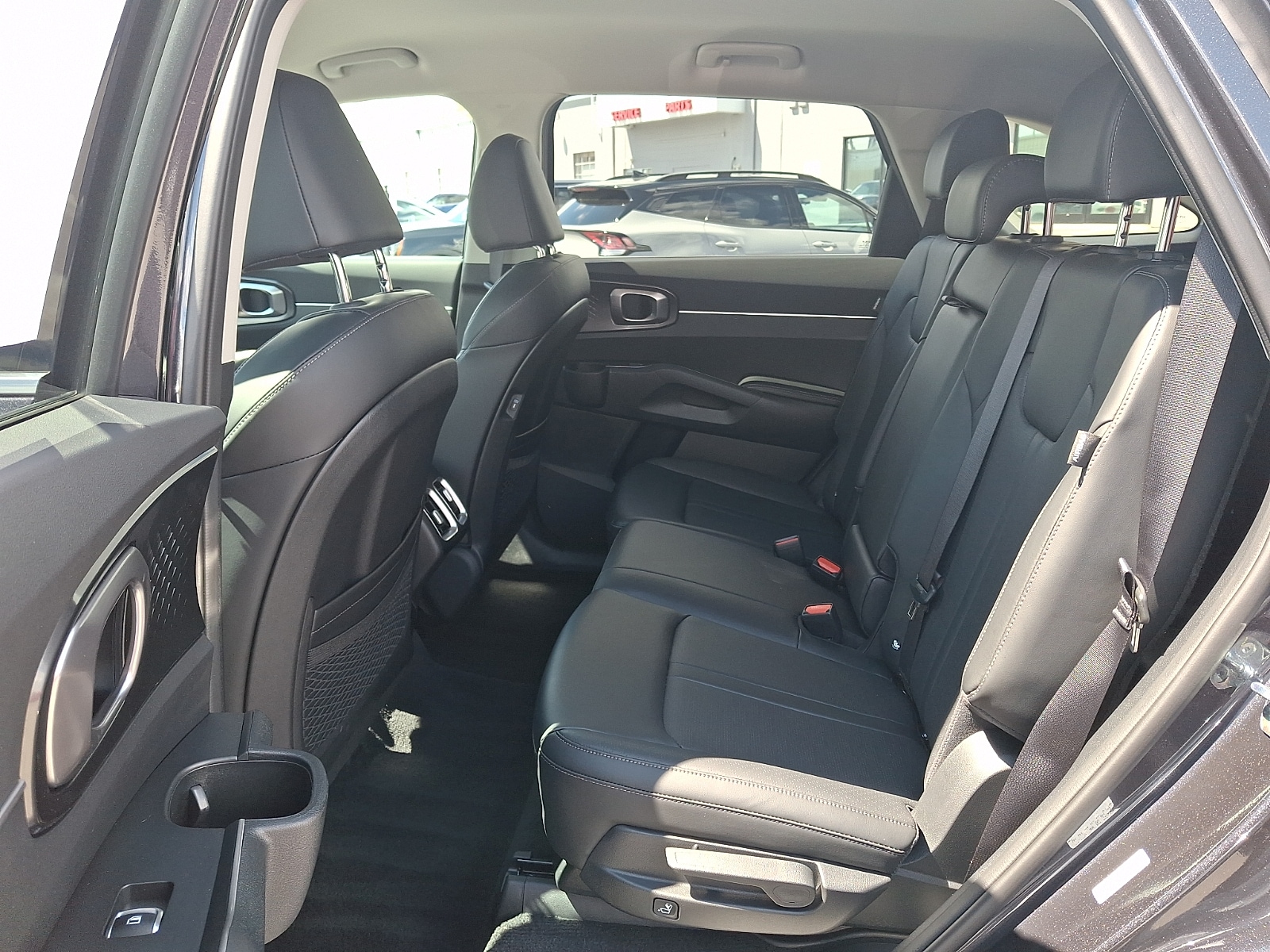 2025 Kia Sorento S - Photo 8