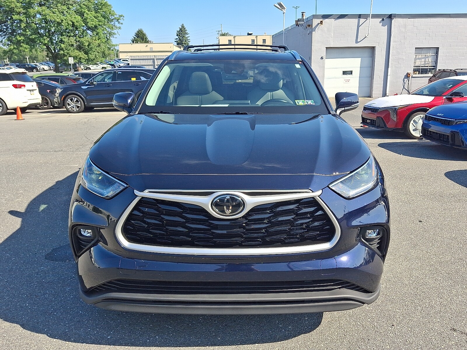 2021 Toyota Highlander XLE photo 2