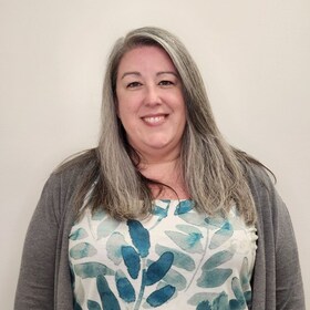 Staff member Kelly Green from 633bed091590