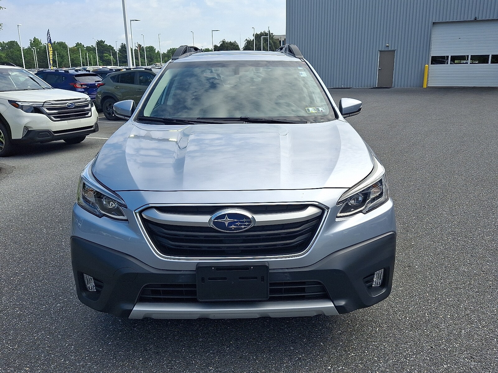2022 Subaru Outback Limited photo 2