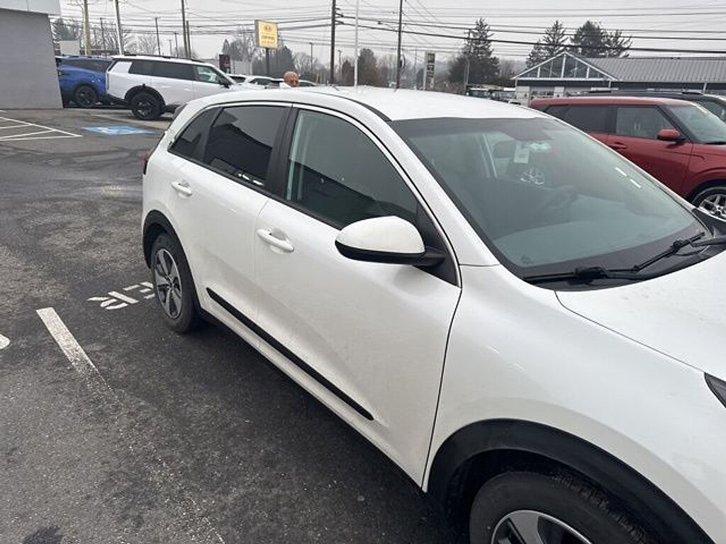 Used 2017 Kia Niro FE Sport Utility