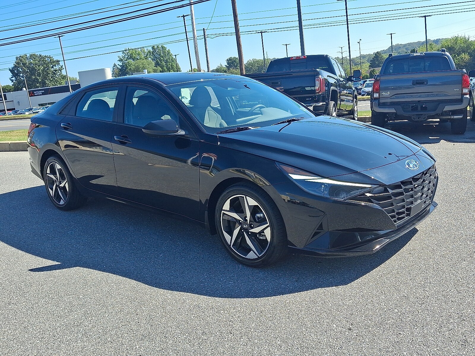 2023 Hyundai Elantra SEL photo 3