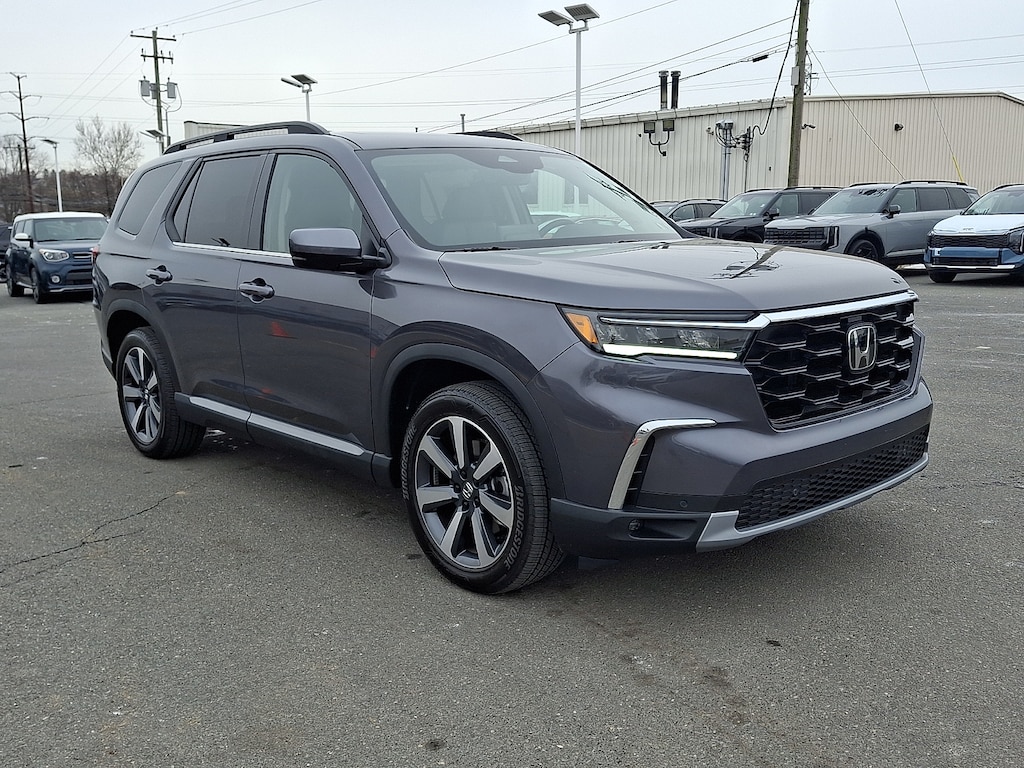 Used 2025 Honda Pilot Touring Sport Utility