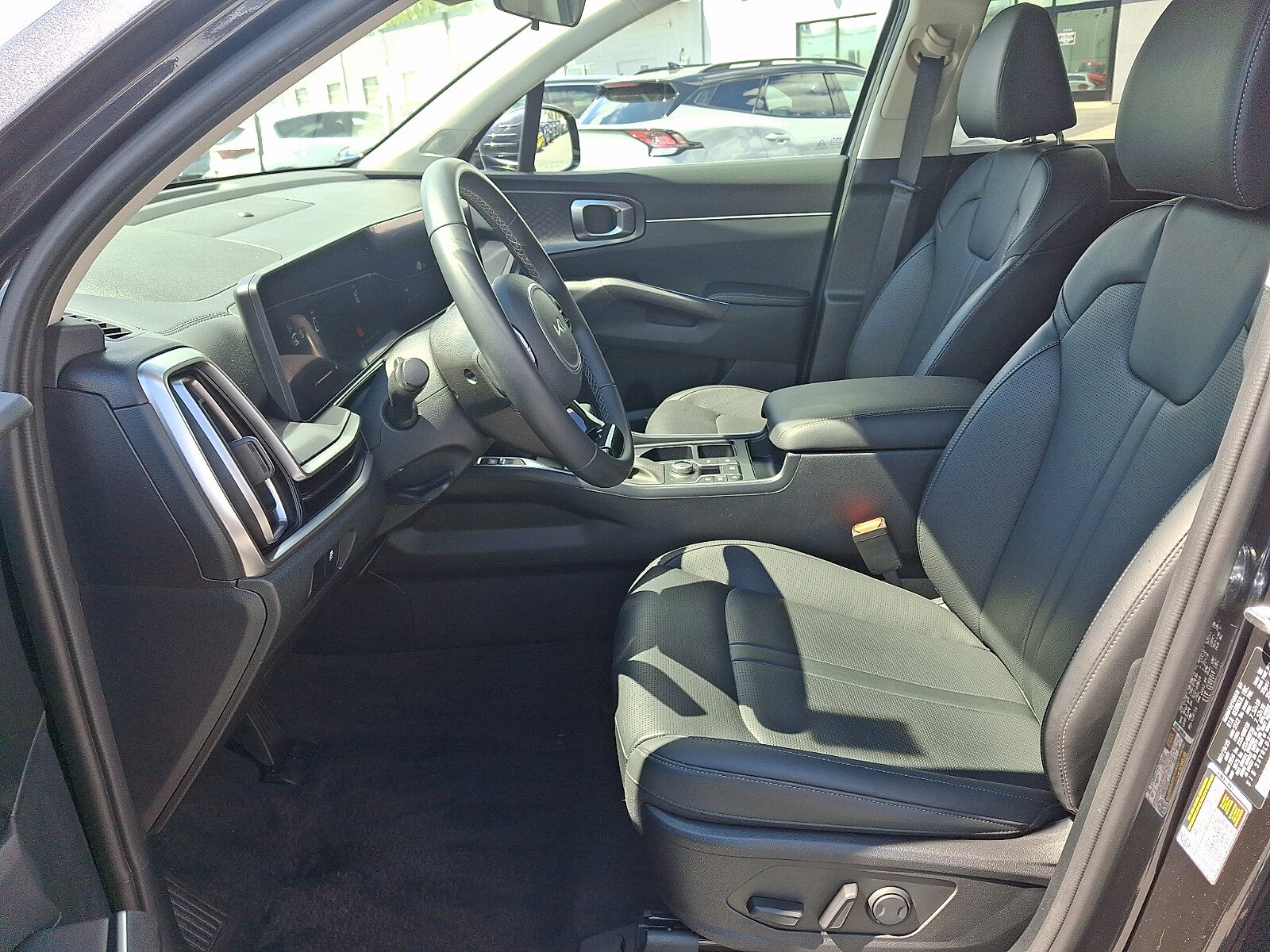 2025 Kia Sorento S - Photo 11