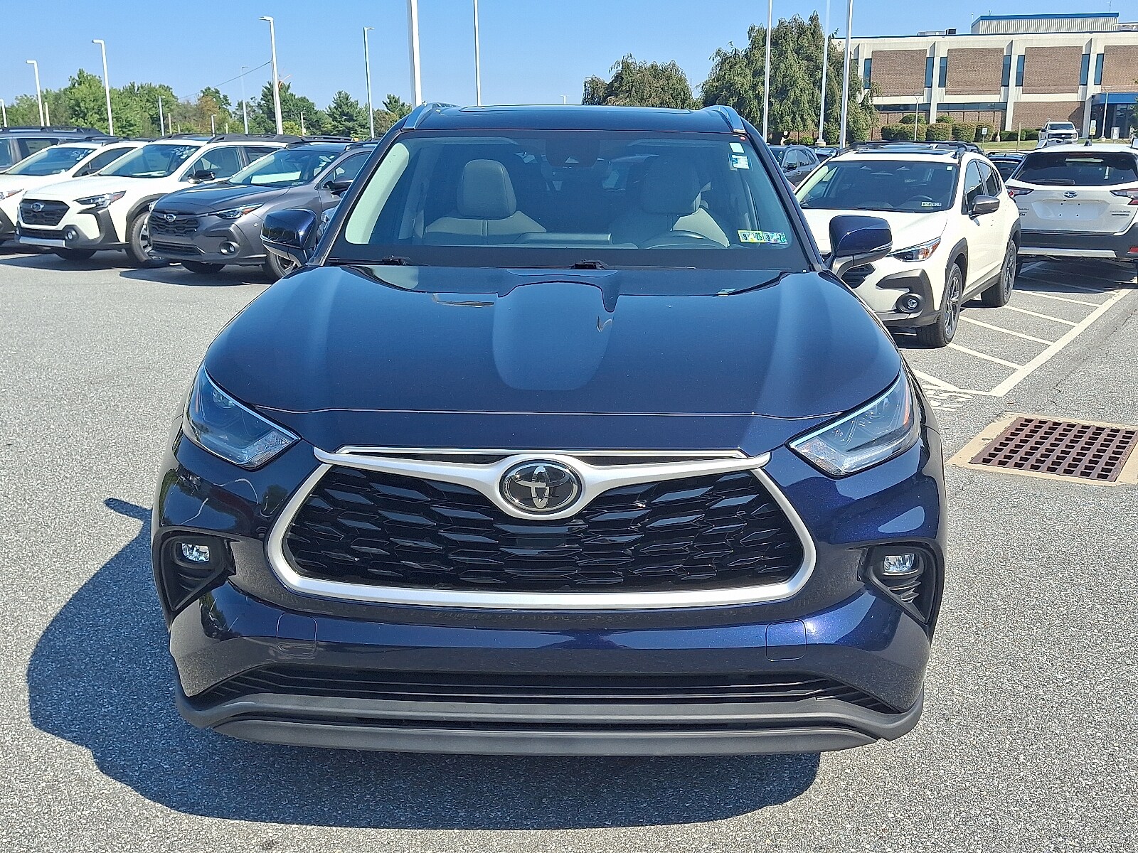 2021 Toyota Highlander XLE photo 2
