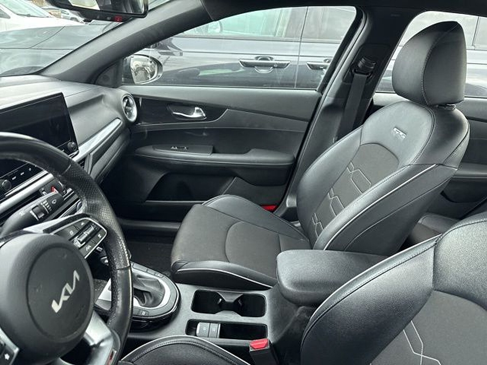 2023 Kia Forte GT-Line photo 2