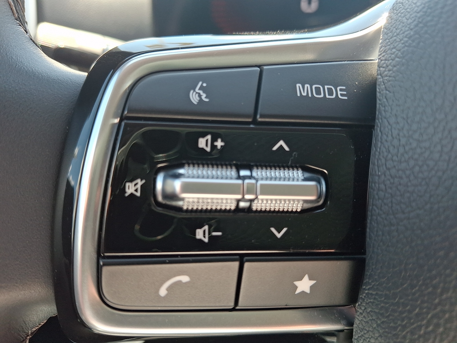 2025 Kia Sorento S - Photo 18