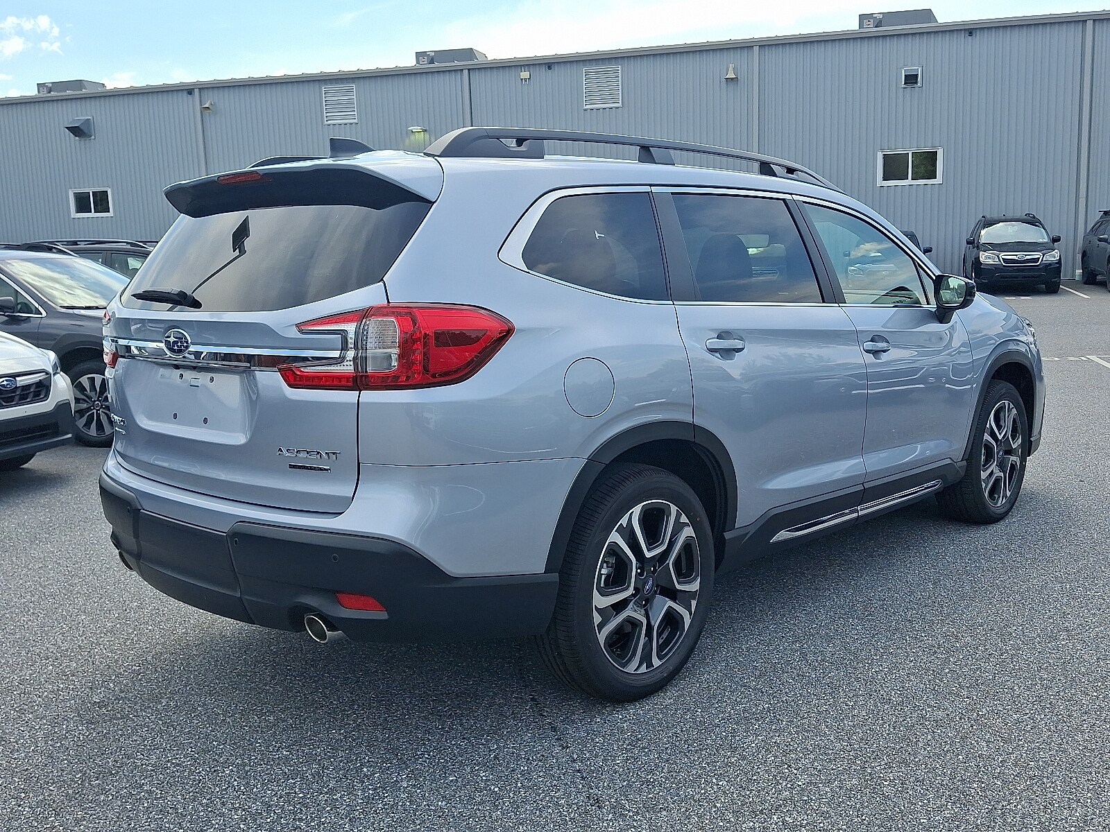 2025 Subaru Ascent Limited photo 3