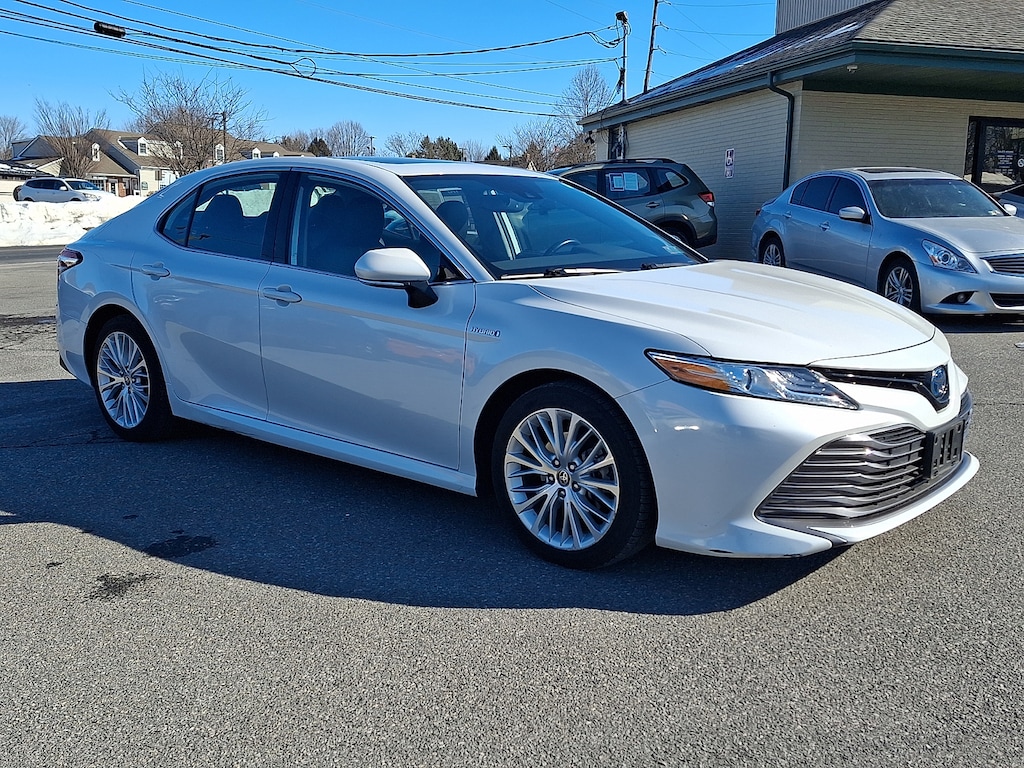 Used 2020 Toyota Camry XLE Hybrid Sedan