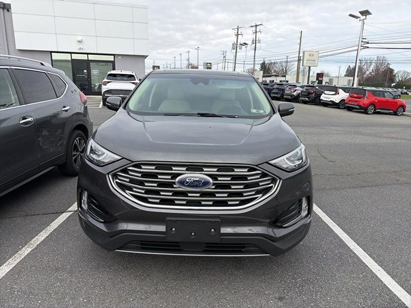2019 Ford Edge SEL photo 2