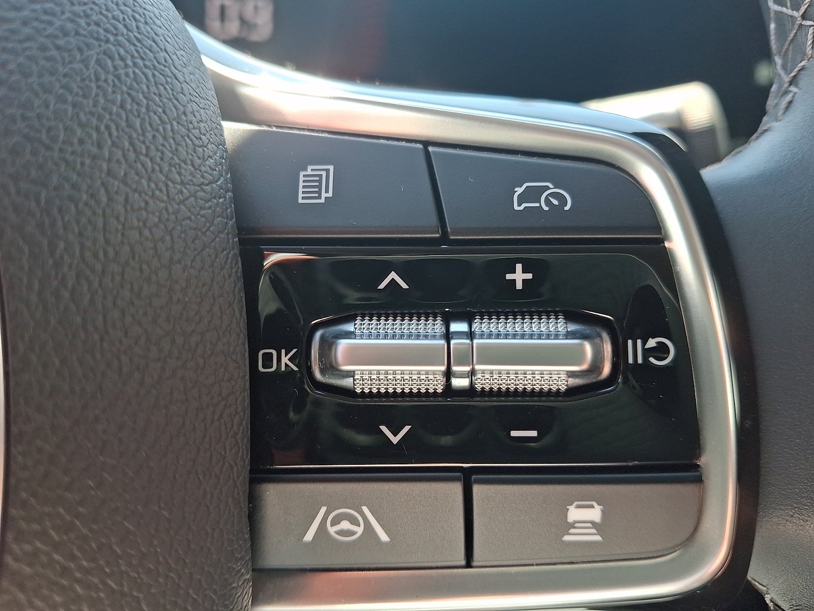 2025 Kia Sorento S - Photo 19