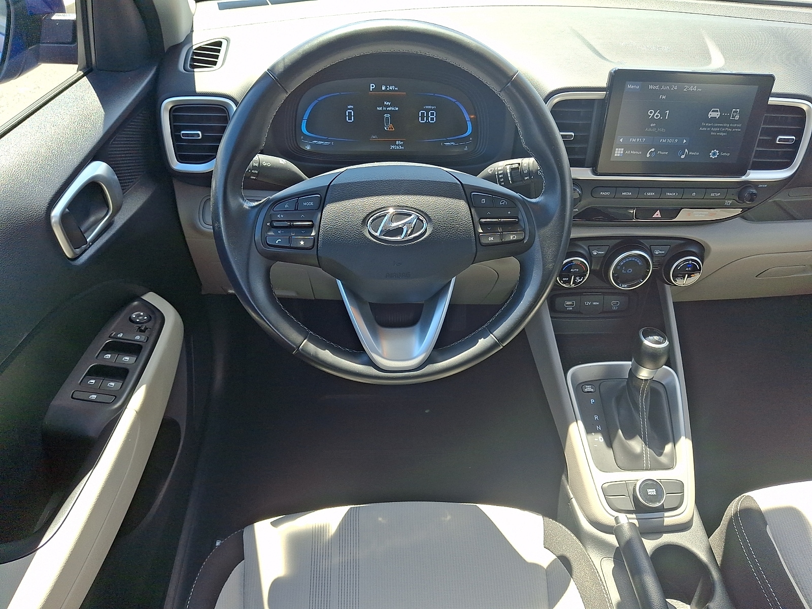 2025 Hyundai Venue SEL - Photo 12